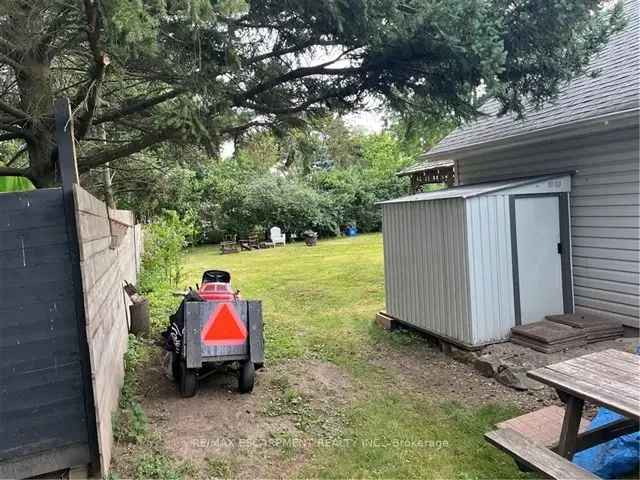 Spacious Lot with Garage Gazebo and Hot Tub