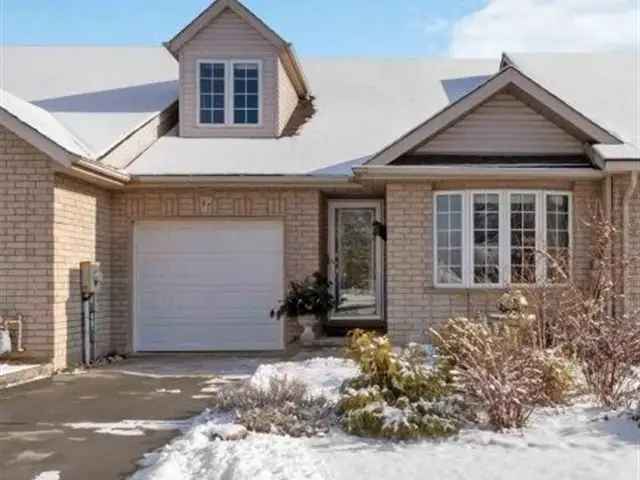 2+1 Bedroom Townhome Backing Onto Conservation Trail