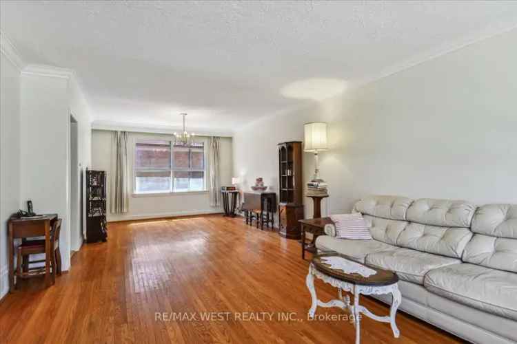 House For Sale in Toronto, Ontario