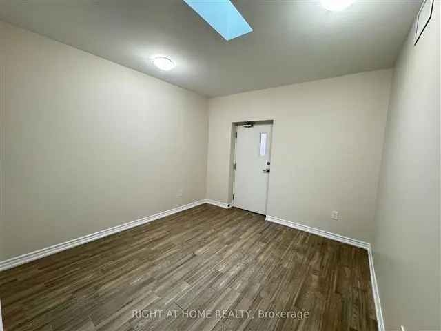 Spacious 2-Bedroom Apartment in Weston & Lawrence - Newly Renovated