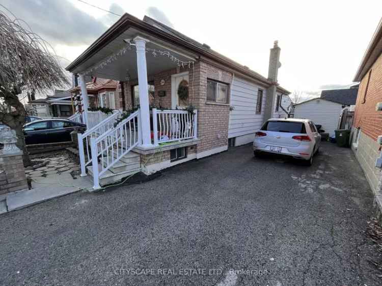 House For Sale in Toronto, Ontario