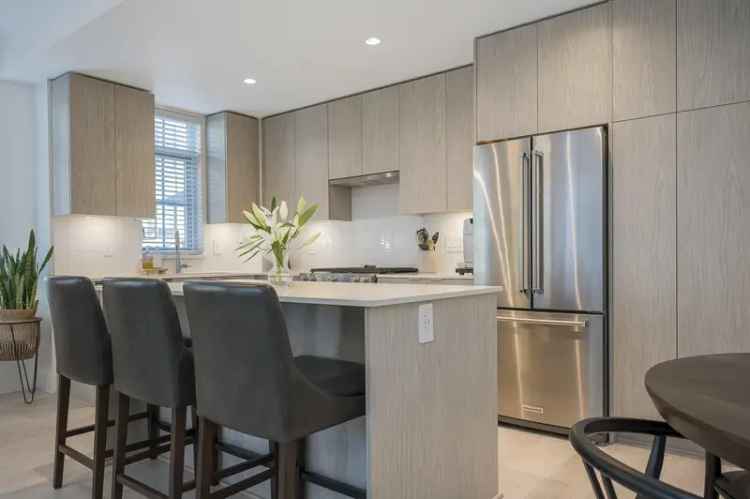 Surrey Townhouse for Sale: 2 Bed 2 Bath with Rooftop Patio