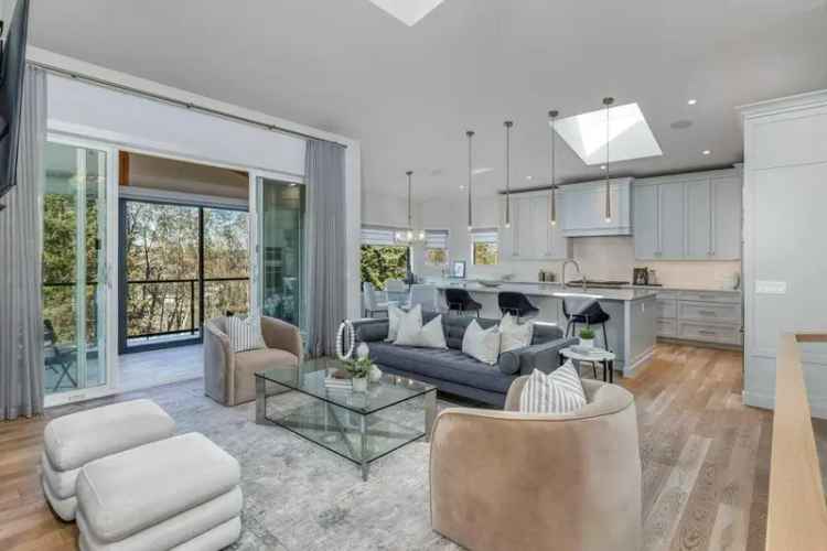 Luxury Cochrane Home - 3456 sq ft Rebuilt - Gourmet Kitchen - Spa Ensuite - Saltwater Hot Tub