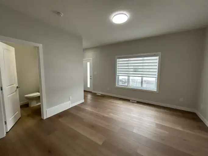 Leduc 3 Bed 2.5 Bath Upper Unit - Spacious & Stylish
