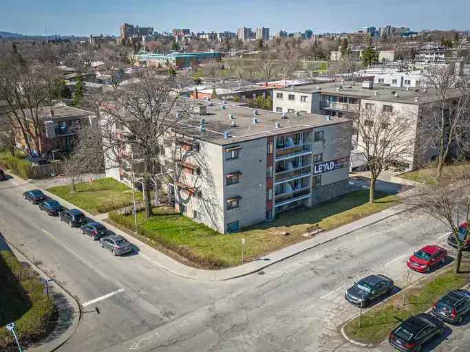 8281 Avenue des Vendéens -  in Anjou