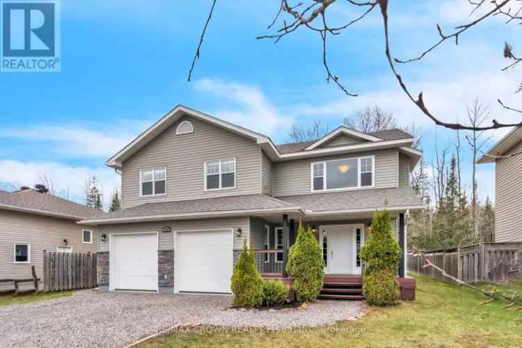 Spacious 4-Bedroom Family Home Near Osprey Links Golf Course