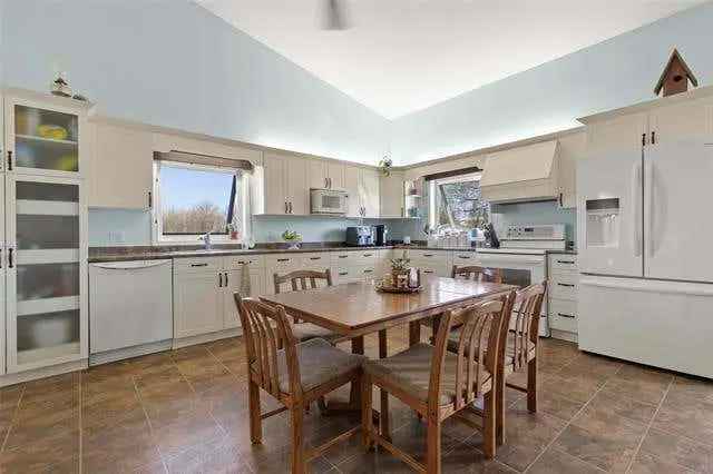 Charming 3-Acre Bungalow near Winnipeg and Steinbach