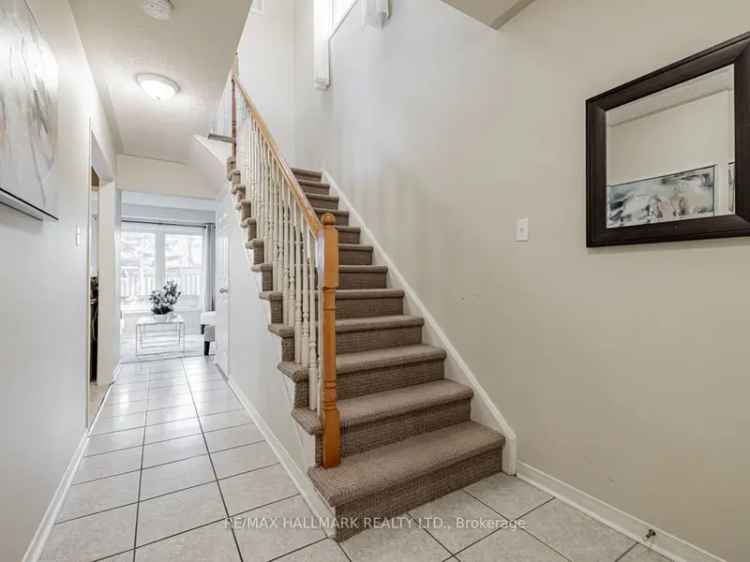 House For Sale in Newmarket, Ontario