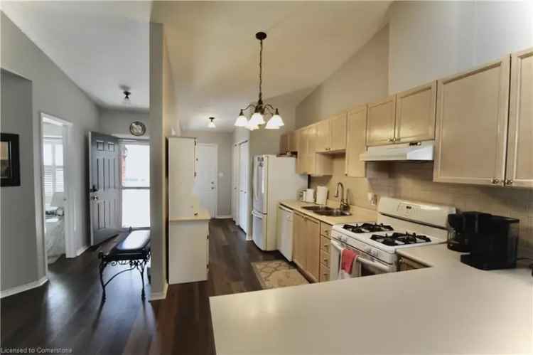 2 Bedroom Bungalow Townhouse Near Schools and QEW