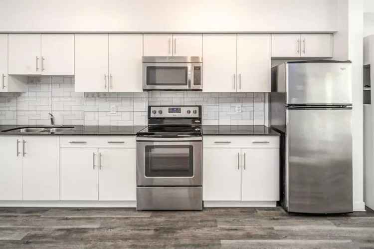 2-Bedroom Townhouse in Mount Pleasant with New Carpet