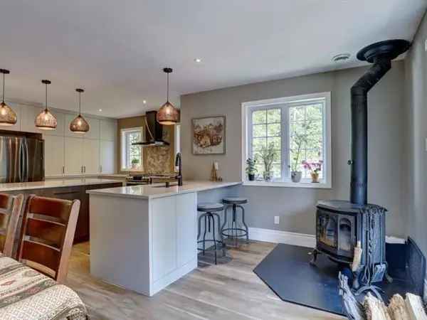3-Bedroom House for Sale in Austin Estrie Turnkey Property with Double Garage