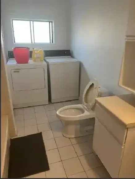 1 Bedroom in a 2 bedroom Top Floor, Downtown Montreal