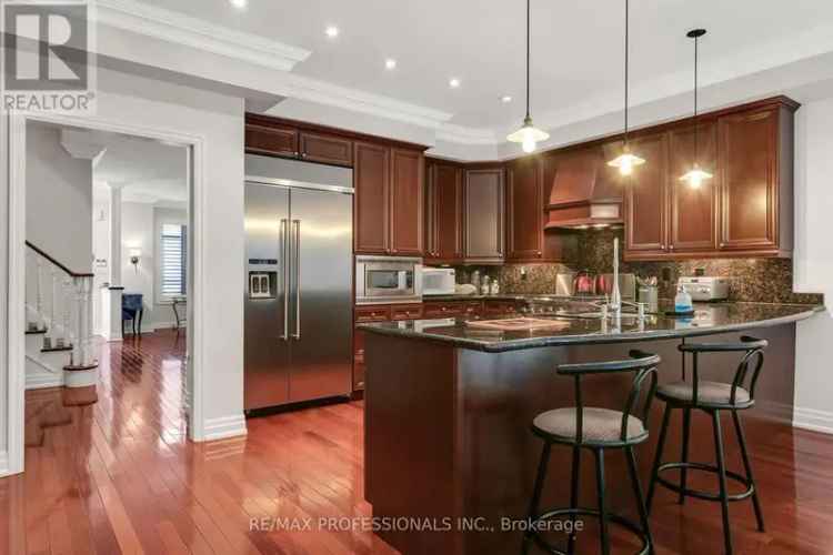 Executive Townhome Port Credit Waterfront 2 Ensuites 4 Parking