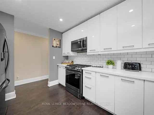 House For Sale in Hamilton, Ontario