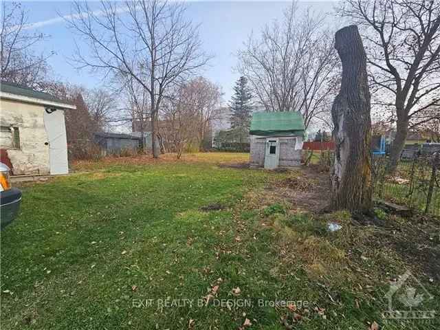 House For Sale in Smiths Falls, Ontario