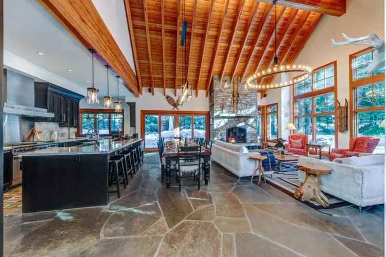 Luxury Chalet near Whistler: 7 Bedrooms, Perfect for Entertaining