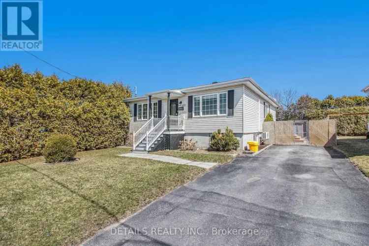Hawkesbury Bungalow 3 Beds 1 Bath Large Deck and Yard