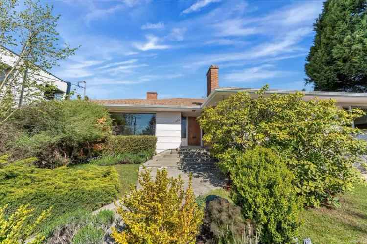 Custom Family Home Rockland Victoria 3400sqft 3 Beds 2 Baths Detached Garage