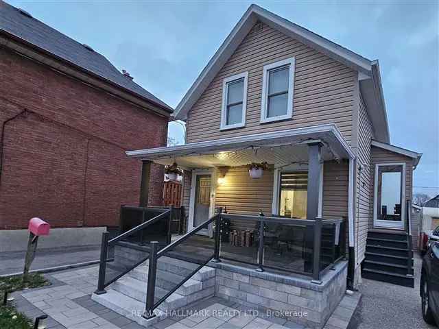 Updated 1923 Oshawa Home 1169 sq ft Modern Appliances Family Friendly