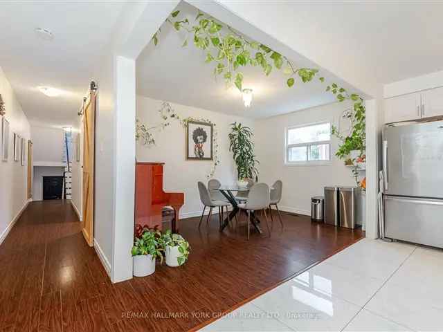 Leslieville Semi-Detached Home 4 Beds 3 Baths Updated Kitchen