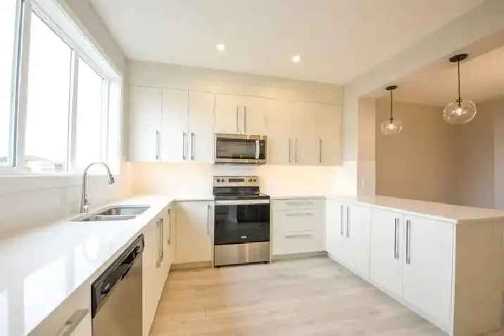 Beautiful Two Story Home in Chelsea Chestermere