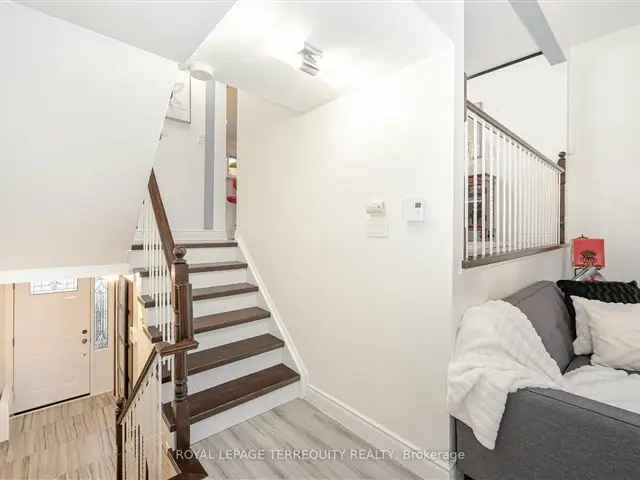 Beautifully Renovated Cooksville Townhome Near Transit