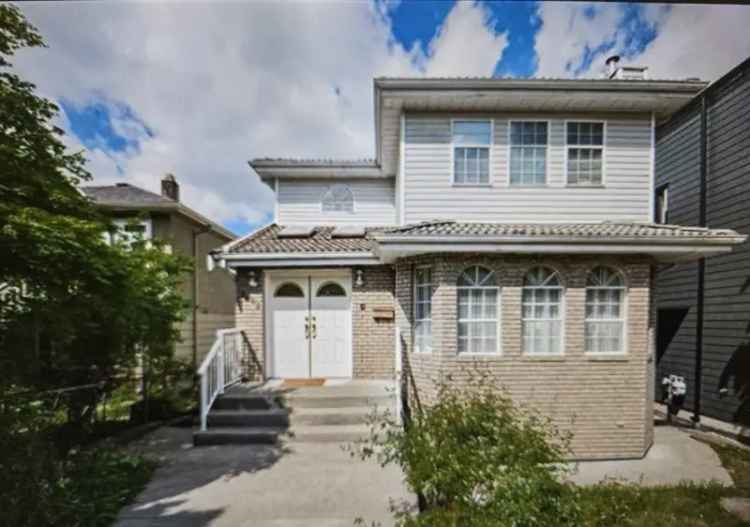 4-Bedroom Family Home with Sundeck and Garage Near Park and School