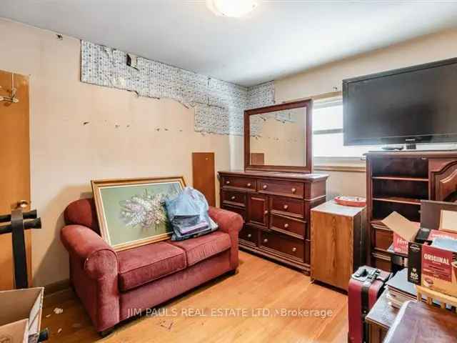 Brick Bungalow on Hamilton Mountain with Finished Basement