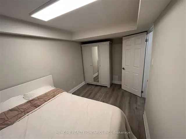 Bright Walkout Apartment in Flamingo Area