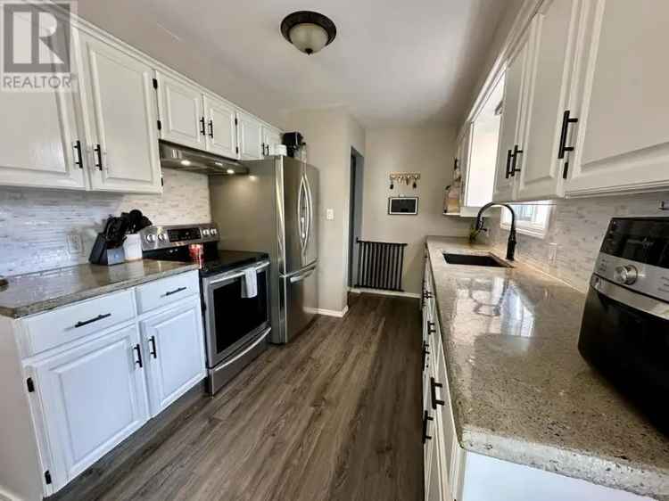 Hart Area Home Updated Kitchen 2 2 Bedrooms Large Sundeck Shop