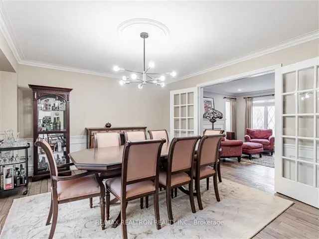 Luxury Family Home in Old Thornhill