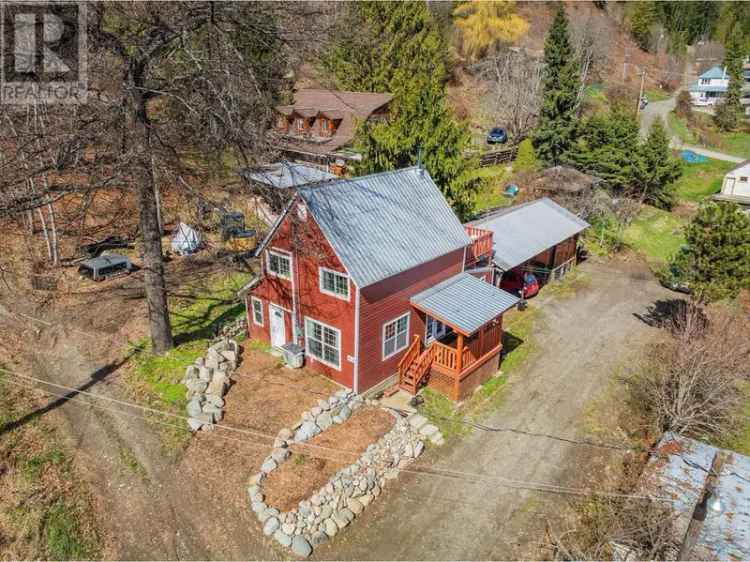 Ainsworth Hot Springs Renovated Home with Lake Views