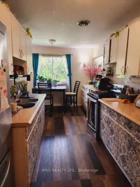 House For Sale in Toronto, Ontario