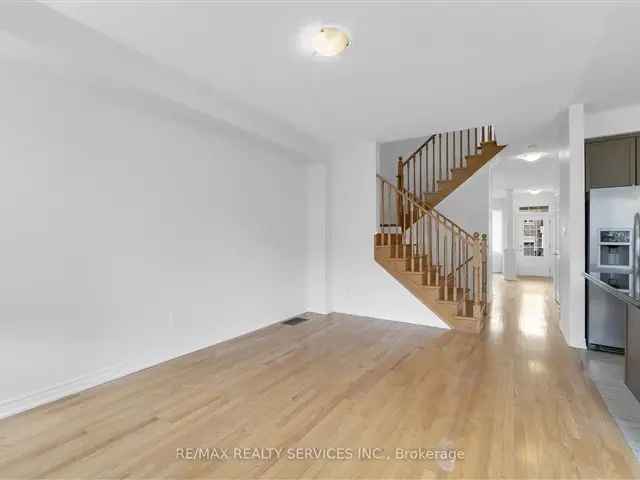 Townhouse For Sale in Brampton, Ontario