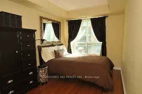 Bright Spacious Corner Unit Near Subway