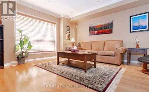 3 Bedroom Townhouse in Mississauga Near Square One