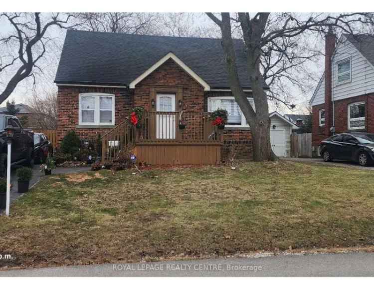 House For Sale in Hamilton, Ontario