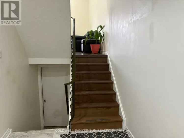 4 Bedroom Townhouse Near Highways 427 407