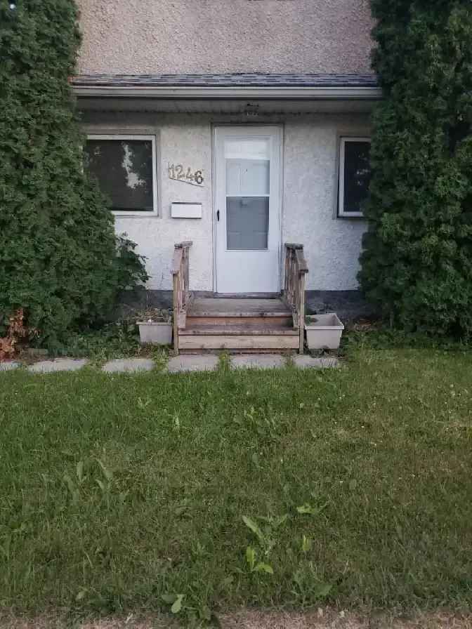 Rent Single Family Home Close to McPhillips 2 Bedrooms Fenced Yard