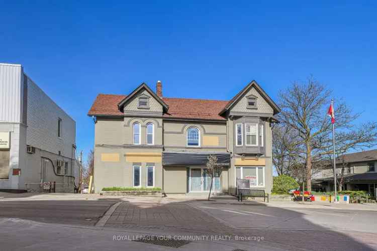 House For Sale in Newmarket, Ontario