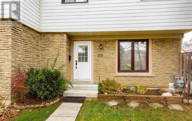 Buy townhouse in Streetsville Community with modern updates and amenities