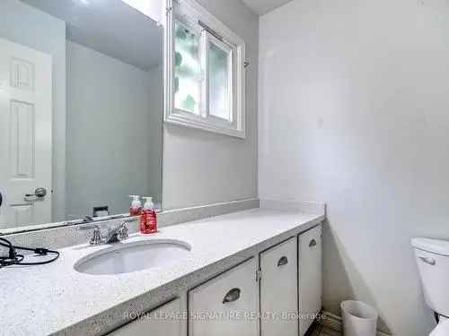 Erin Mills Semi-Detached Home 4 1 Bedrooms 3 5 Baths