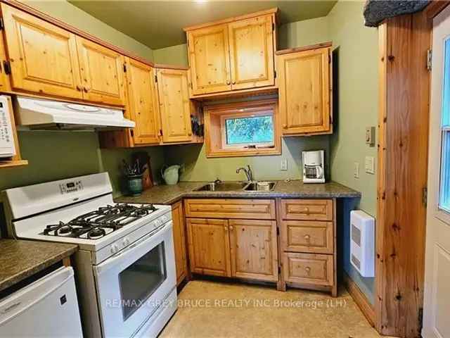 Remarkable Stone Cottage on Georgian Bay