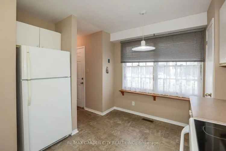 Condo For Sale in Grimsby, Ontario