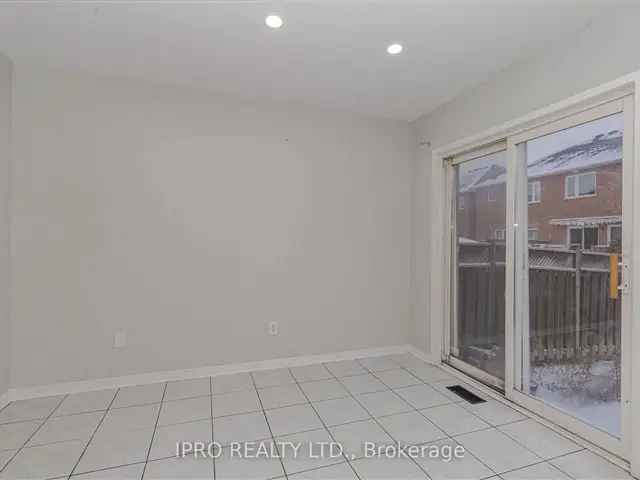 Townhouse For Rent in Mississauga, Ontario