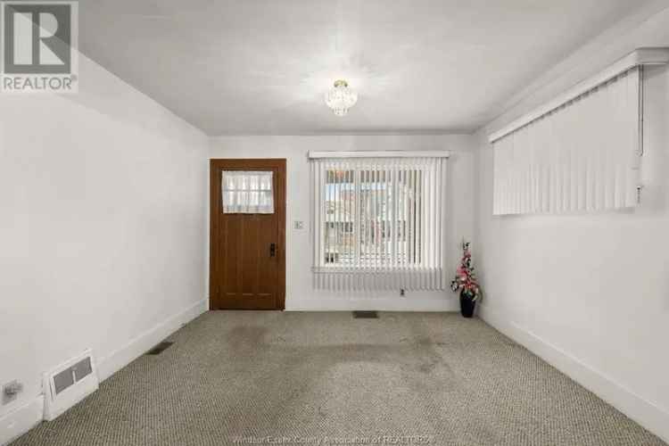 House For Sale in Windsor, Ontario