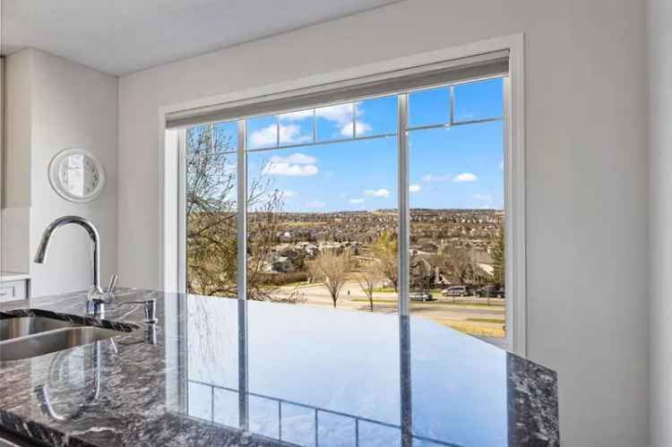Panoramic Mountain View Townhome with Double Garage in Hidden Valley