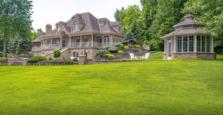 Ontario Has Its Own Great-Gatsby-Style Waterfront Estate