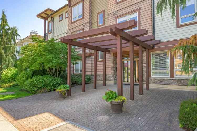 Condo For Sale in Surrey, British Columbia