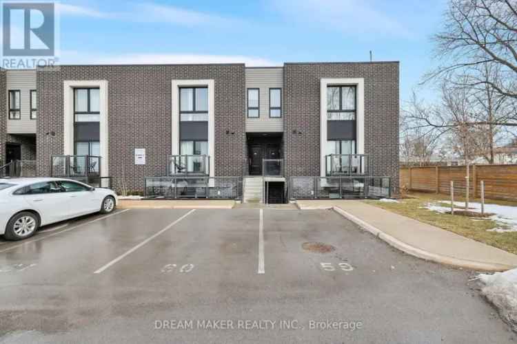 Buy condo townhouse in Niagara Falls with modern features